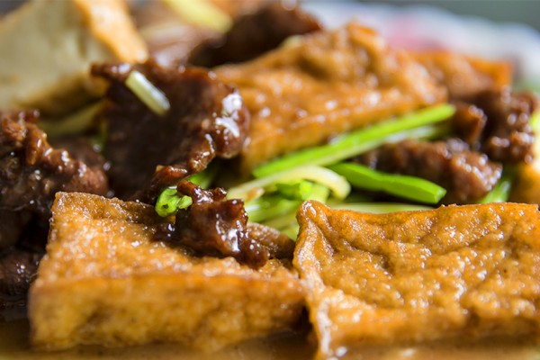 旧县镇油豆腐焖牛肉