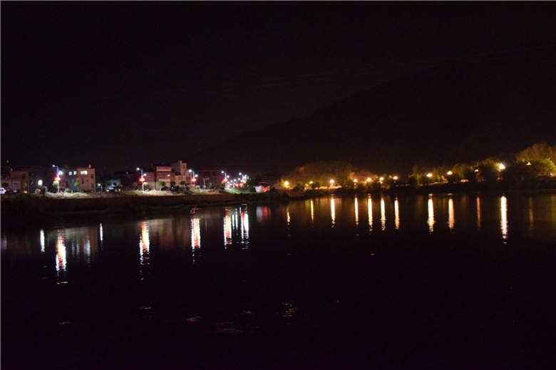 旧县河滨夜景
